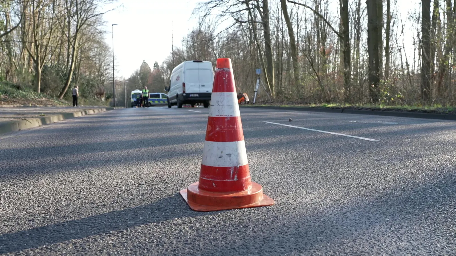 Schwerer Verkehrsunfall in Köln-Müngersdorf: Radfahrer (64) von Transporter erfasst: Standbild 5