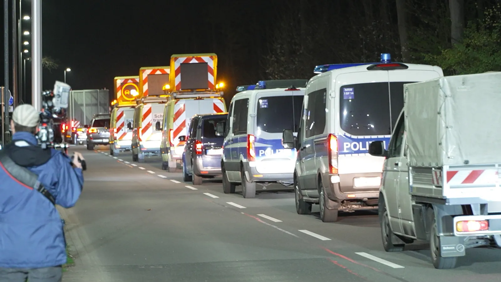 Castor-Transport unter Polizeischutz in Jülich