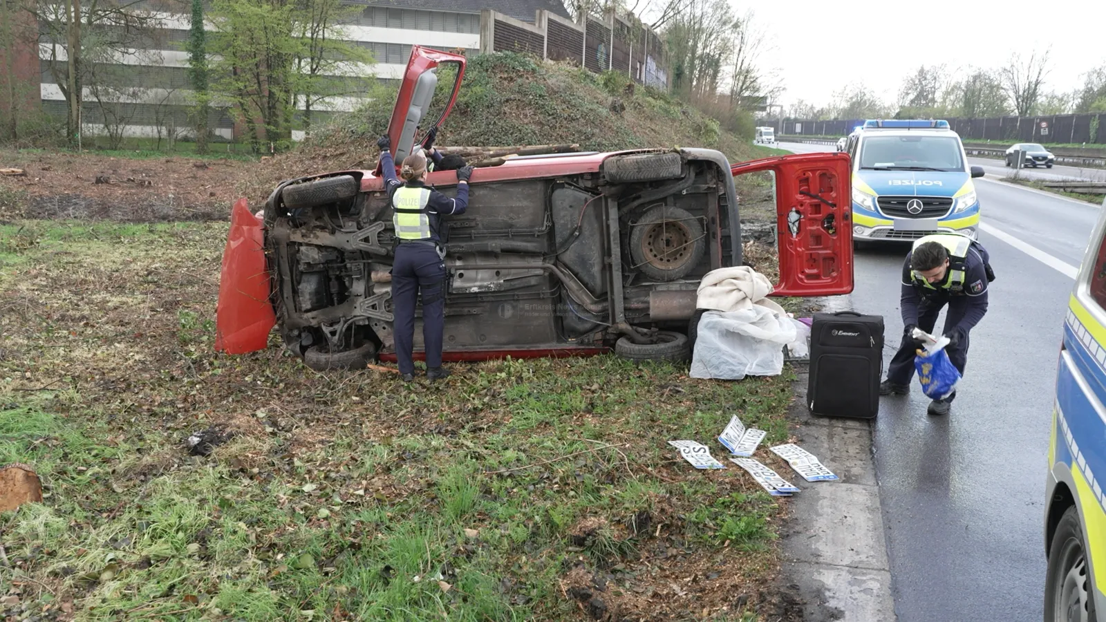 Unfallfahrzeug am Kreuz Bonn-Nord