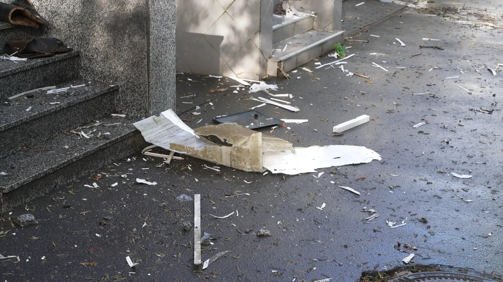 Trümmer nach Explosion in Bonn