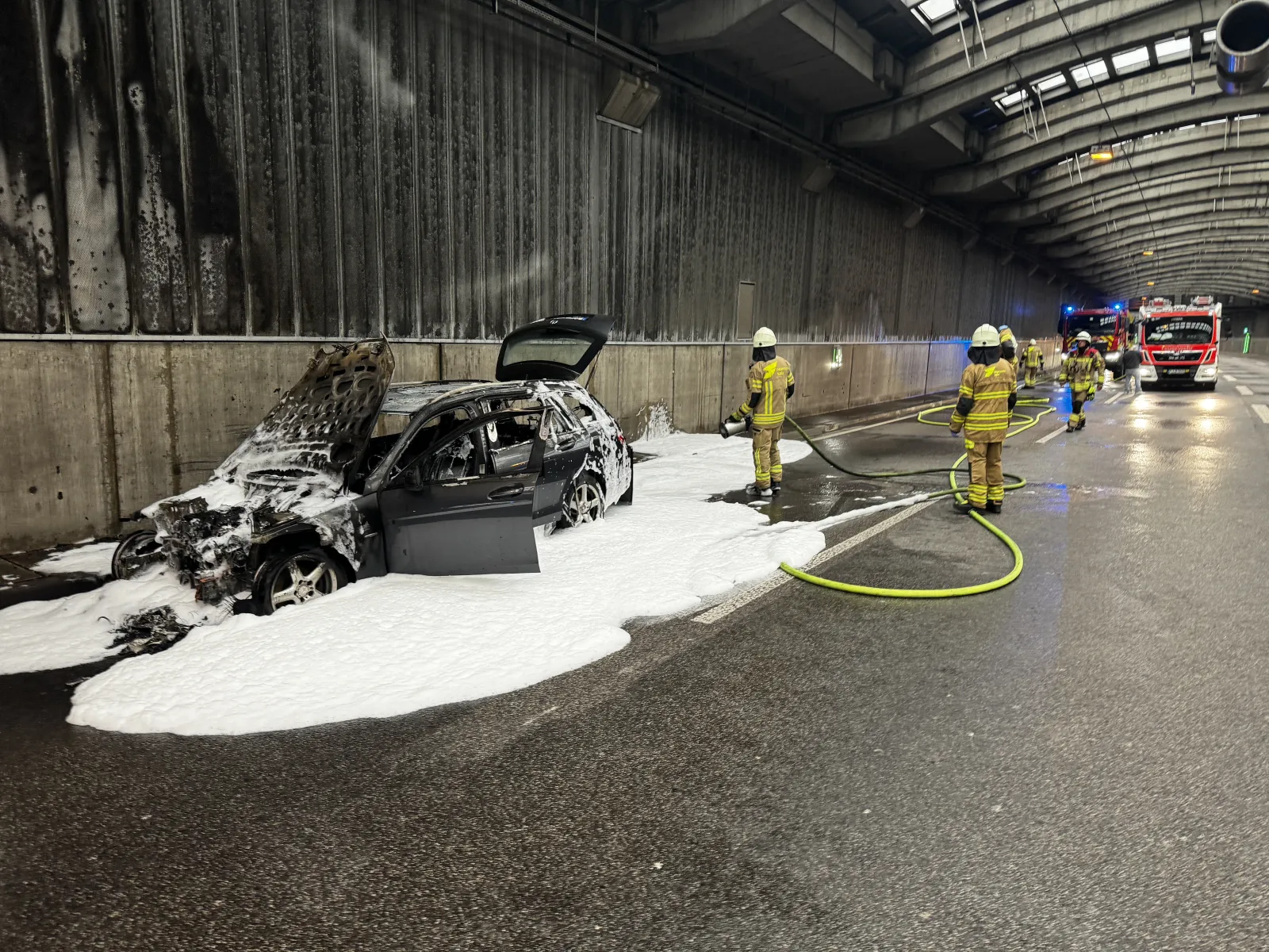 Pkw-Brand im Tunnel A1 bei Köln-Lövenich