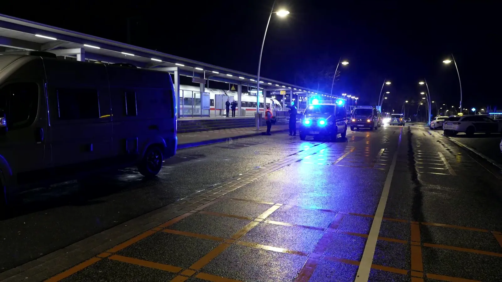 Polizeieinsatz am ICE-Bahnhof Siegburg bei Nacht