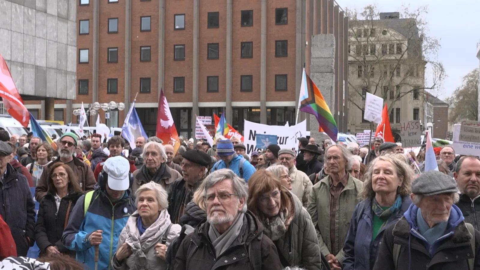Ostermarsch am Roncalliplatz in Köln