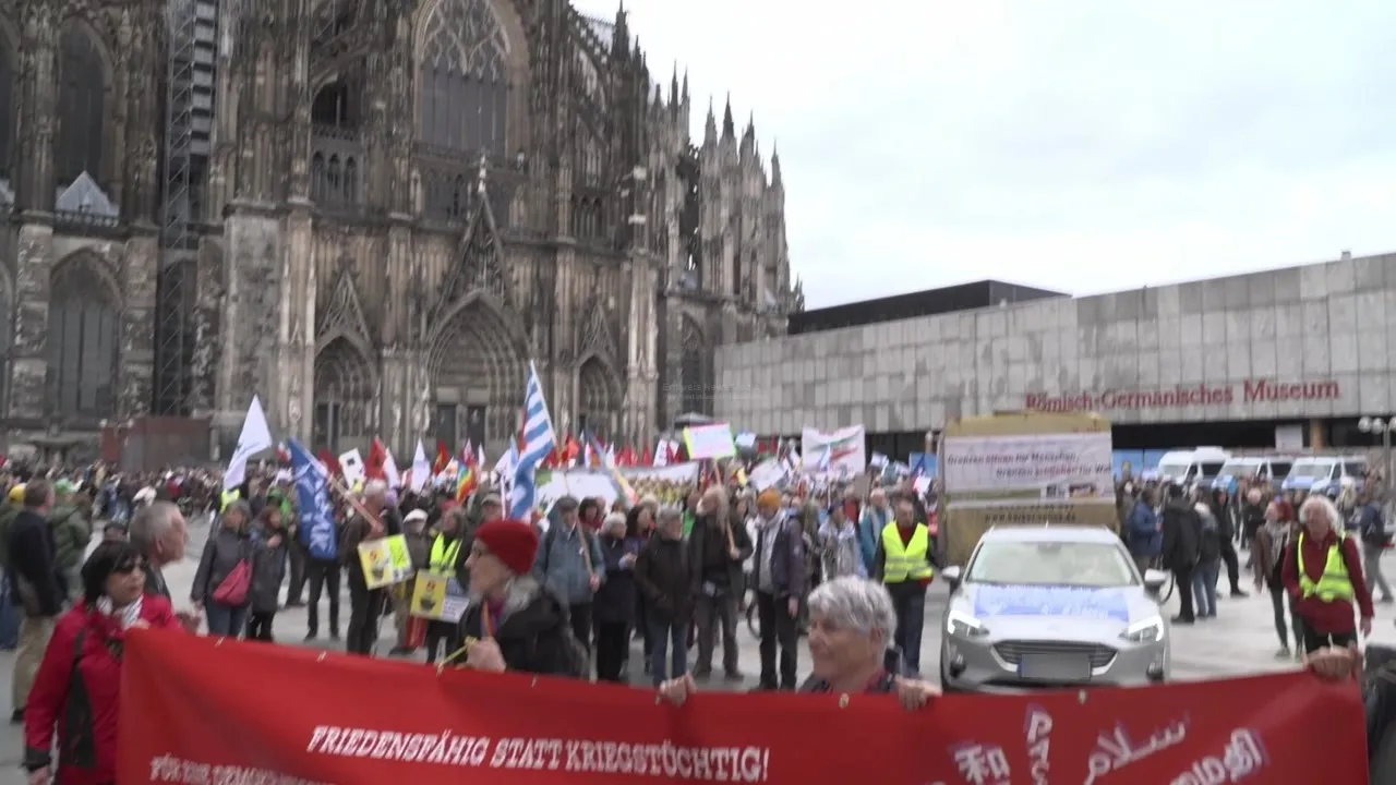 Ostermarsch am Roncalliplatz in Köln