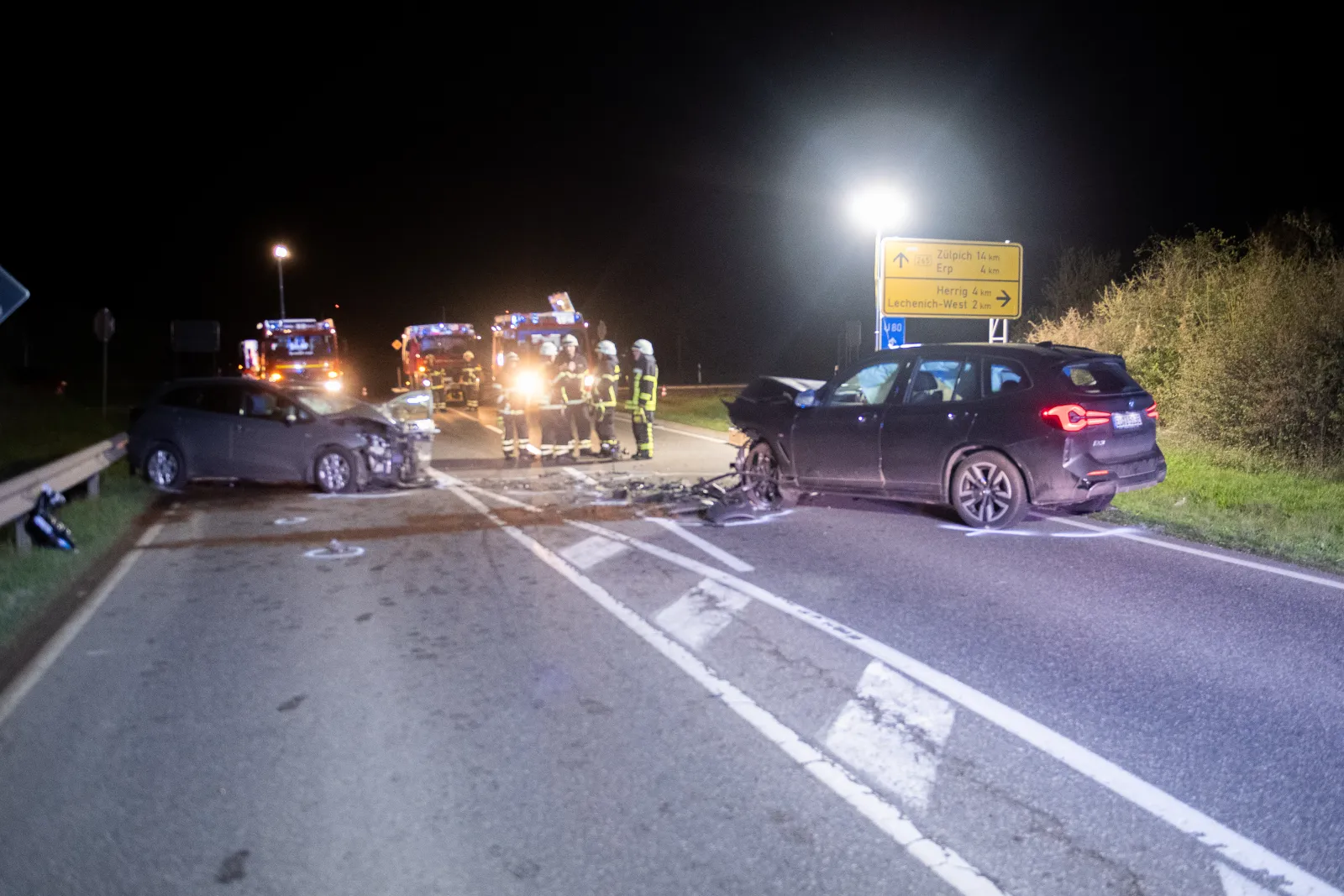 Schwerer Unfall auf der B256 in Erftstadt-Lechenich