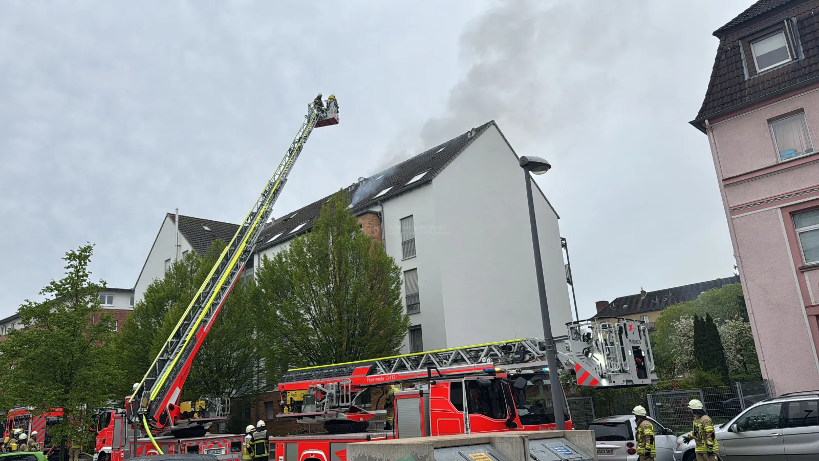 Feuerwehreinsatz bei Wohnungsbrand in Köln