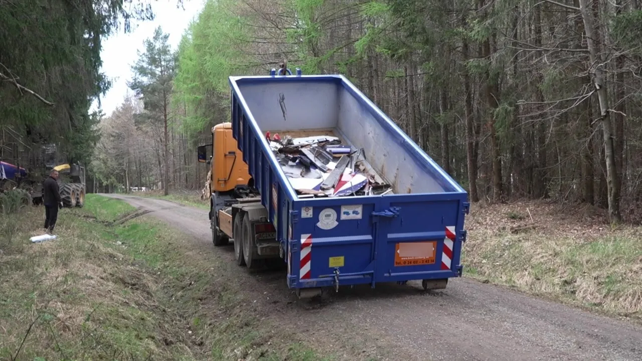 Bergung des Kleinflugzeug-Wracks an Wehebachtalsperre