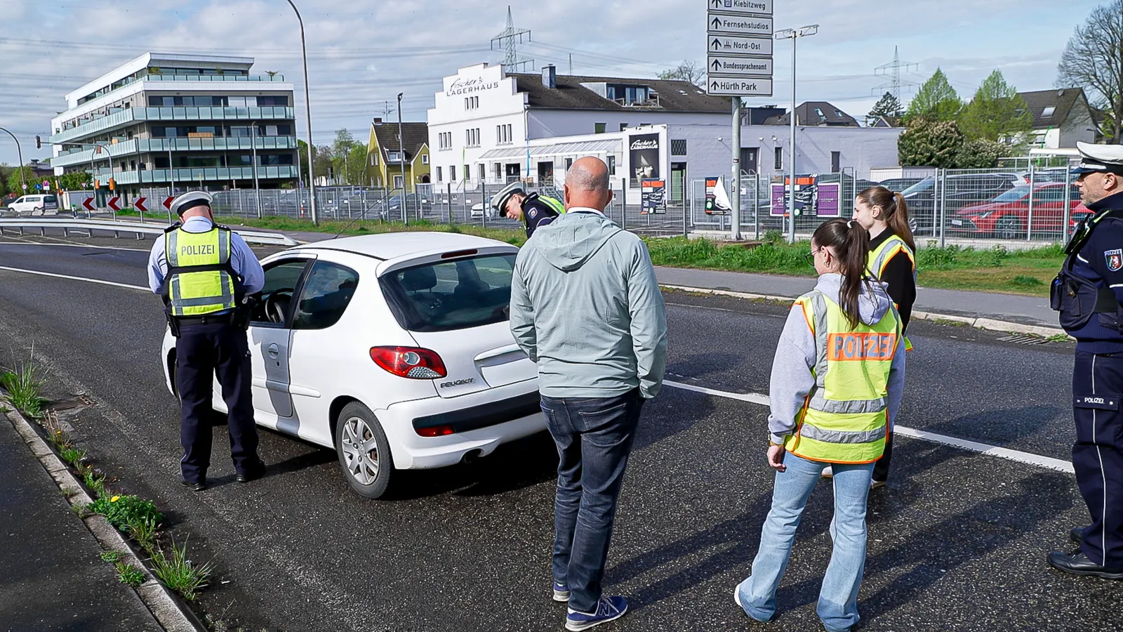 Polizeikontrolle auf der B265 bei Hürth