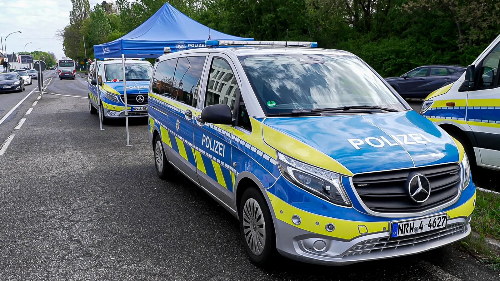 Polizei kontrolliert Fahrzeuge während Speed Week – Alkohol-