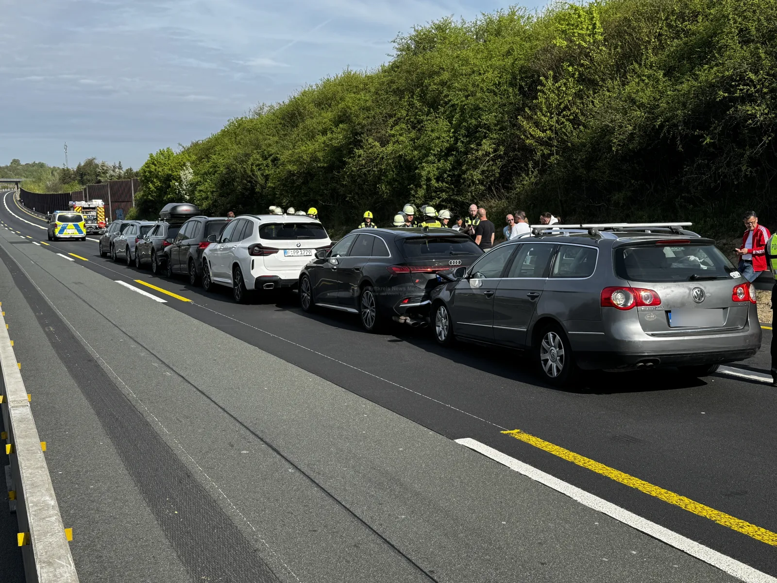 Verkehrsunfall mit mehreren Fahrzeugen auf A3 bei Siegburg