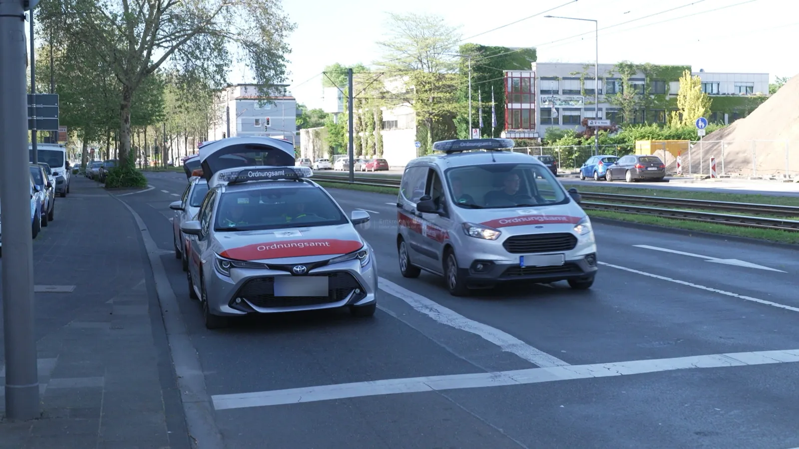 Einsatzfahrzeuge des Ordnungsamts in Köln-Niehl