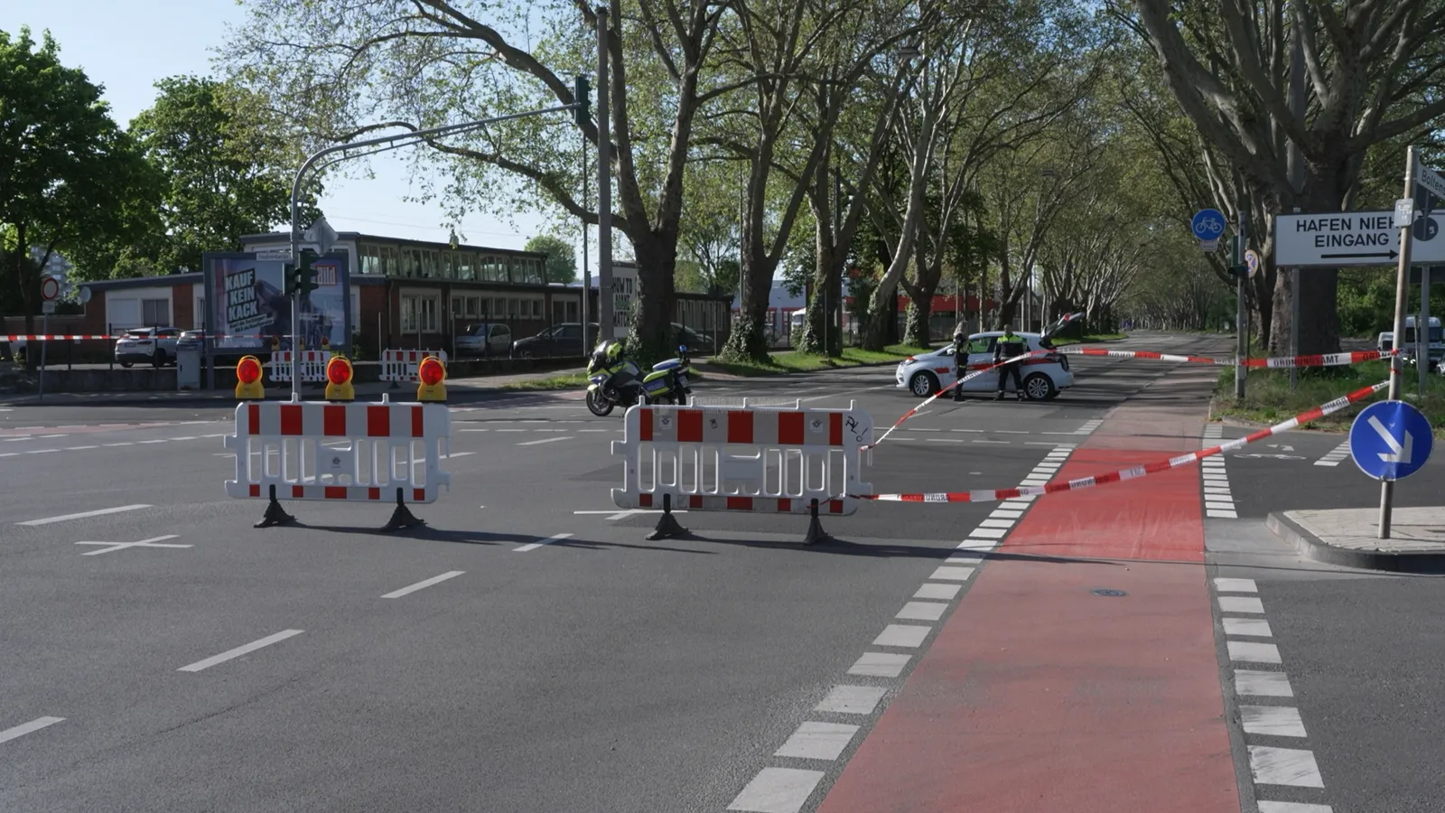 Straßensperre bei Entschärfung in Köln-Niehl