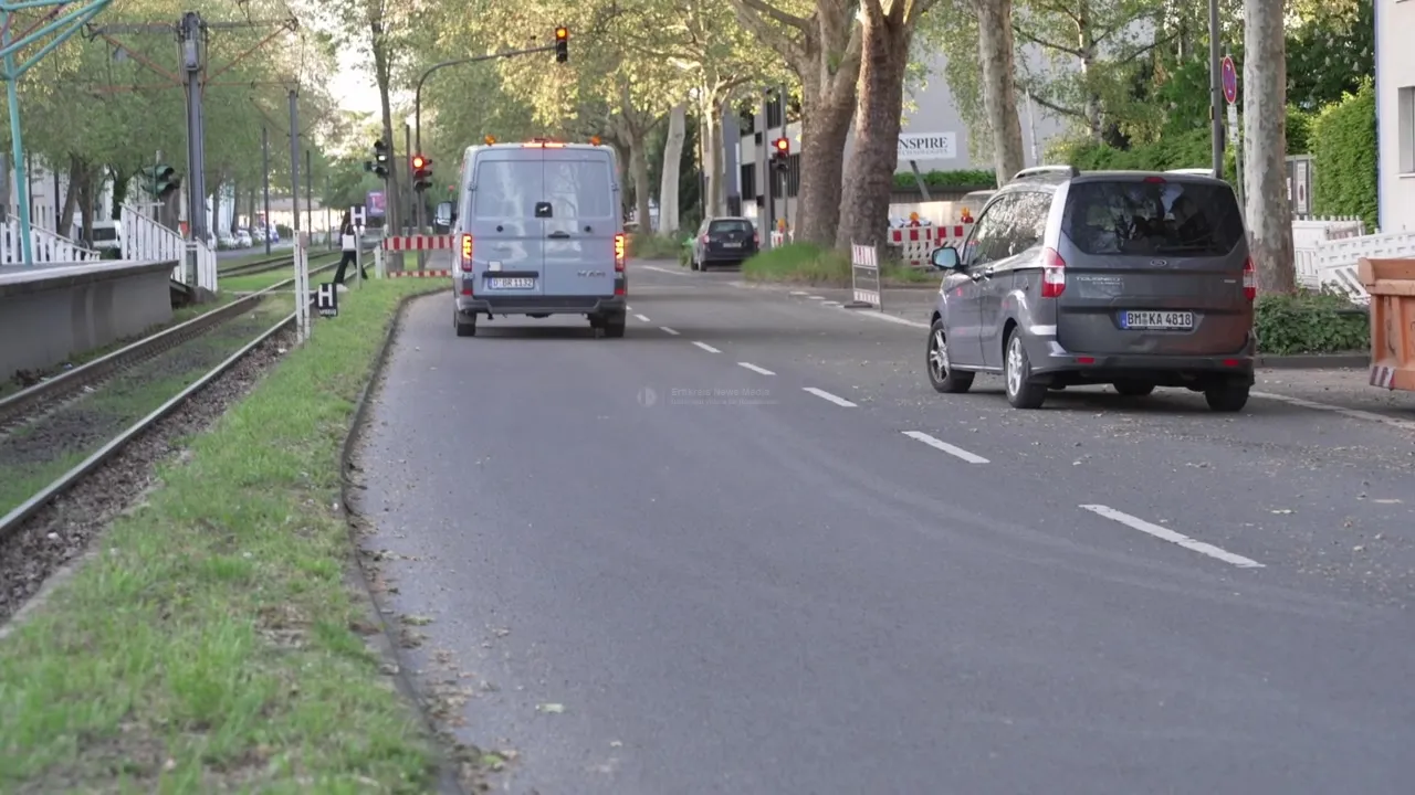 Fahrzeuge an Straßensperre in Köln-Niehl