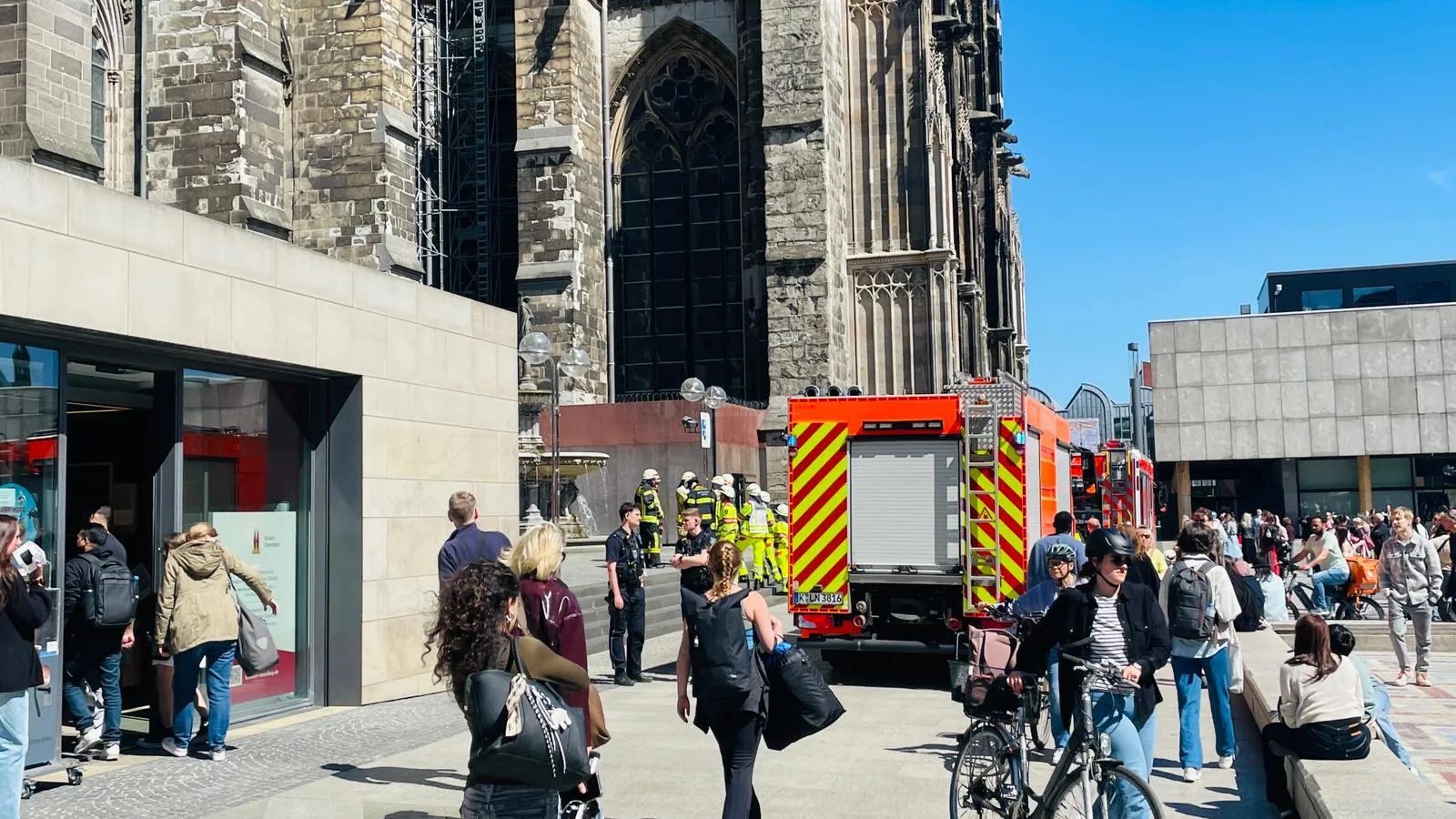Feuerwehreinsatz am Kölner Dom