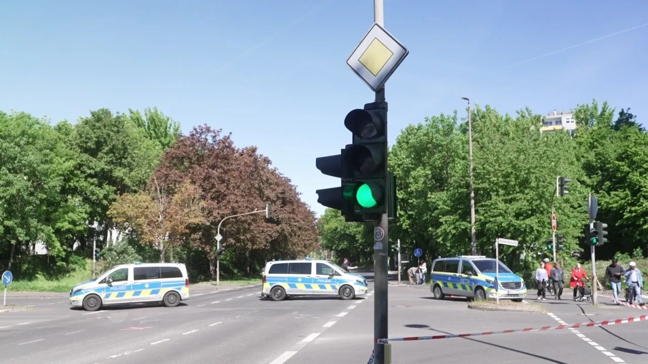 Polizeisperrung nach Unfall in Erftstadt