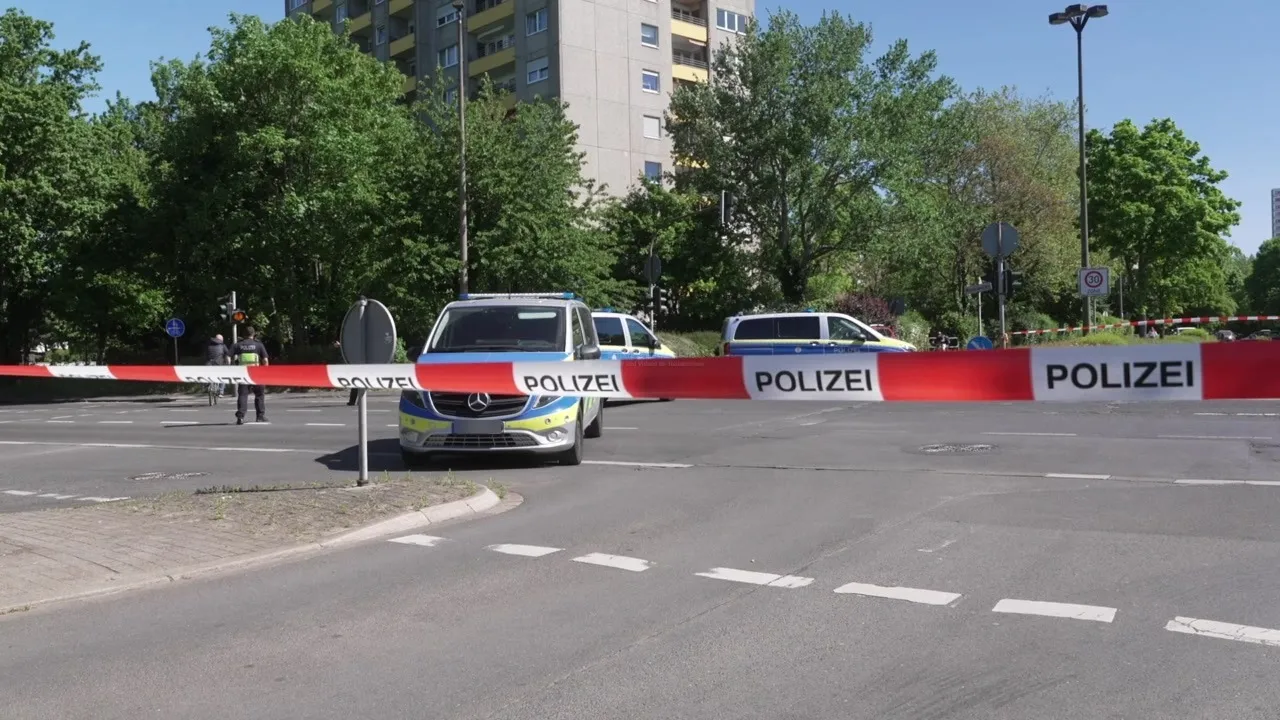 Polizeisperrung nach Verkehrsunfall in Erftstadt