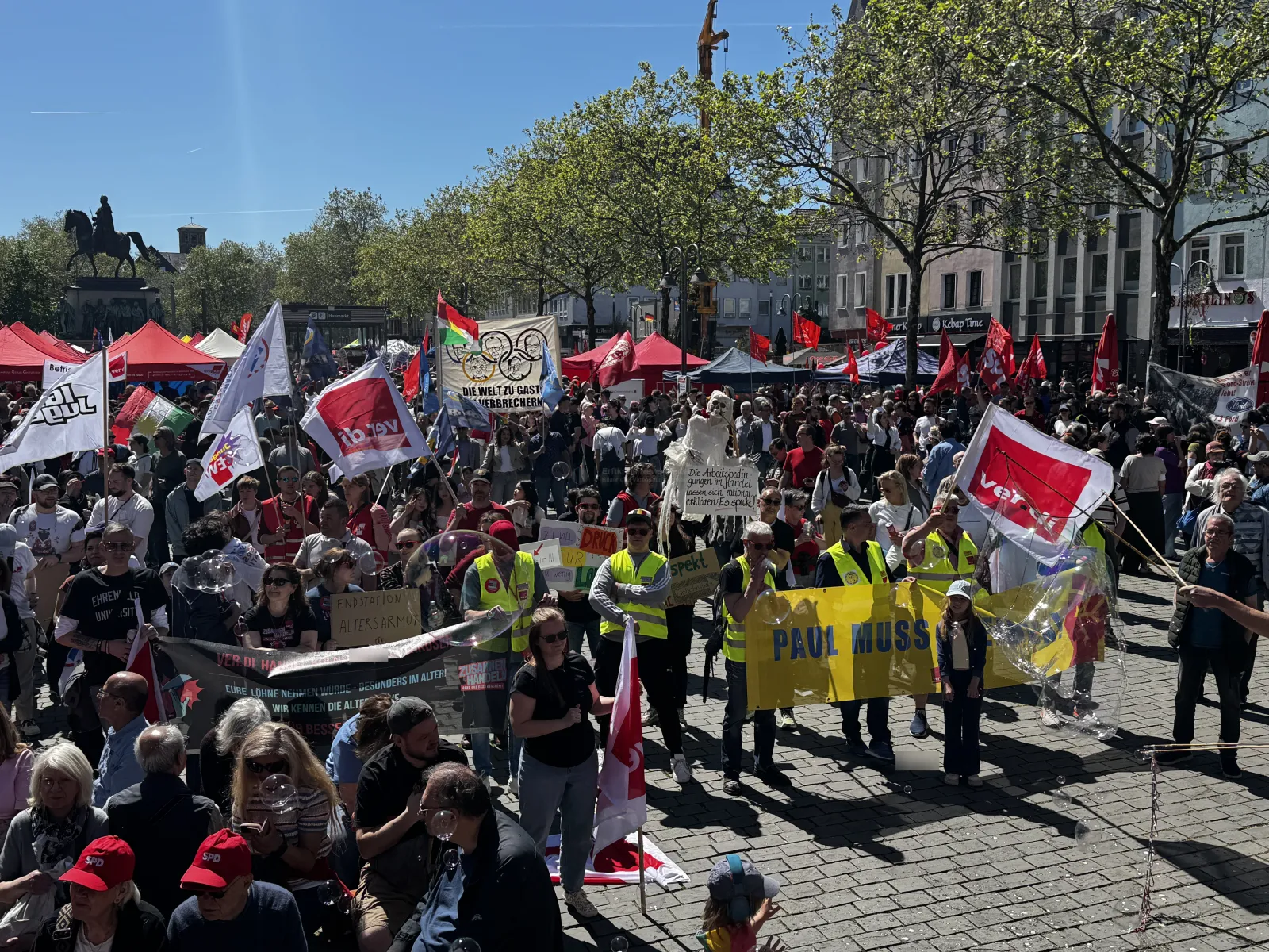 1. Mai-Demonstration auf dem Heumarkt in Köln