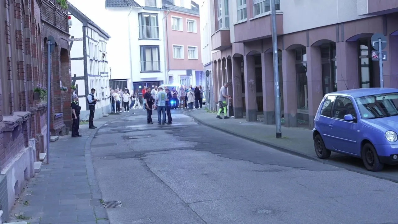 Absperrungen in der Baumstraße nach Explosion