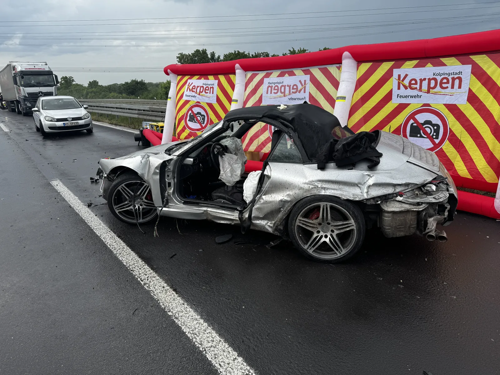 Schwerer Unfall Porsche auf A61 in Türnich