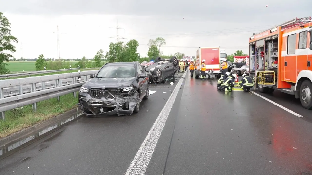 Unfall auf A61 bei Kerpen mit zwei Fahrzeugen