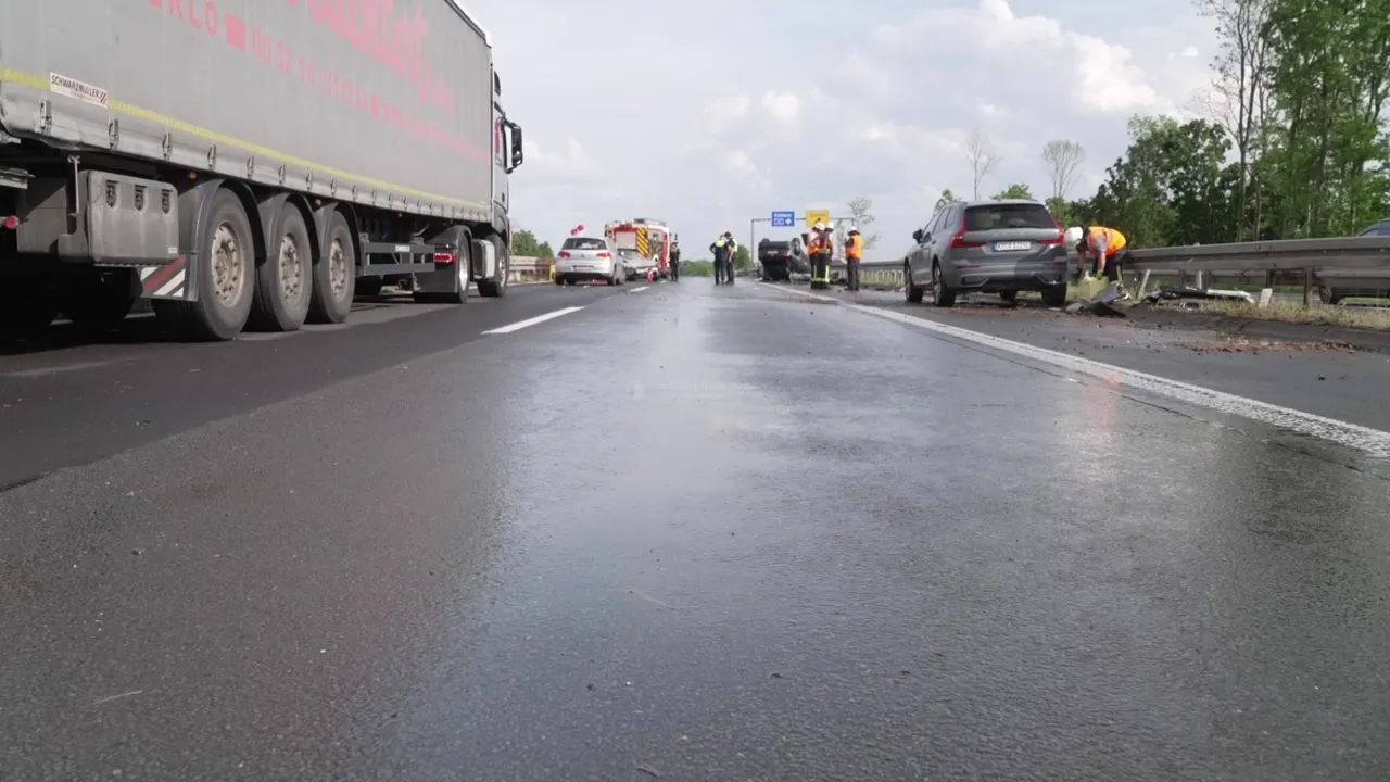 Verkehrsunfall auf A61 bei Kerpen