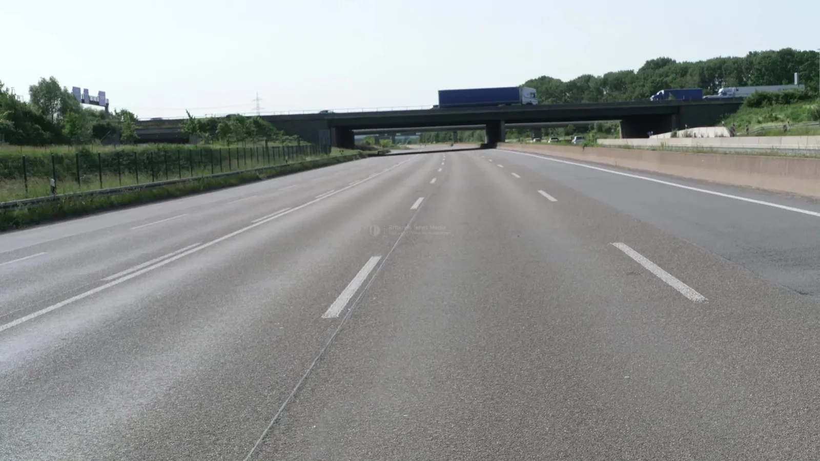Leere Autobahn nach Unfall auf der A4 bei Köln
