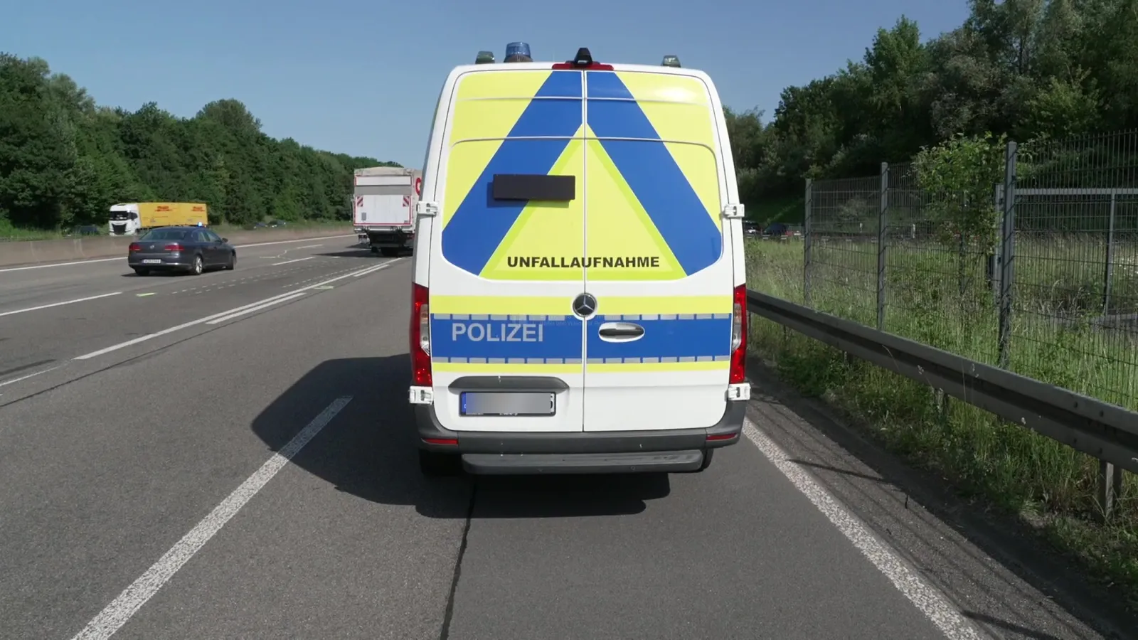 Polizeiwagen Unfallaufnahme auf Autobahn