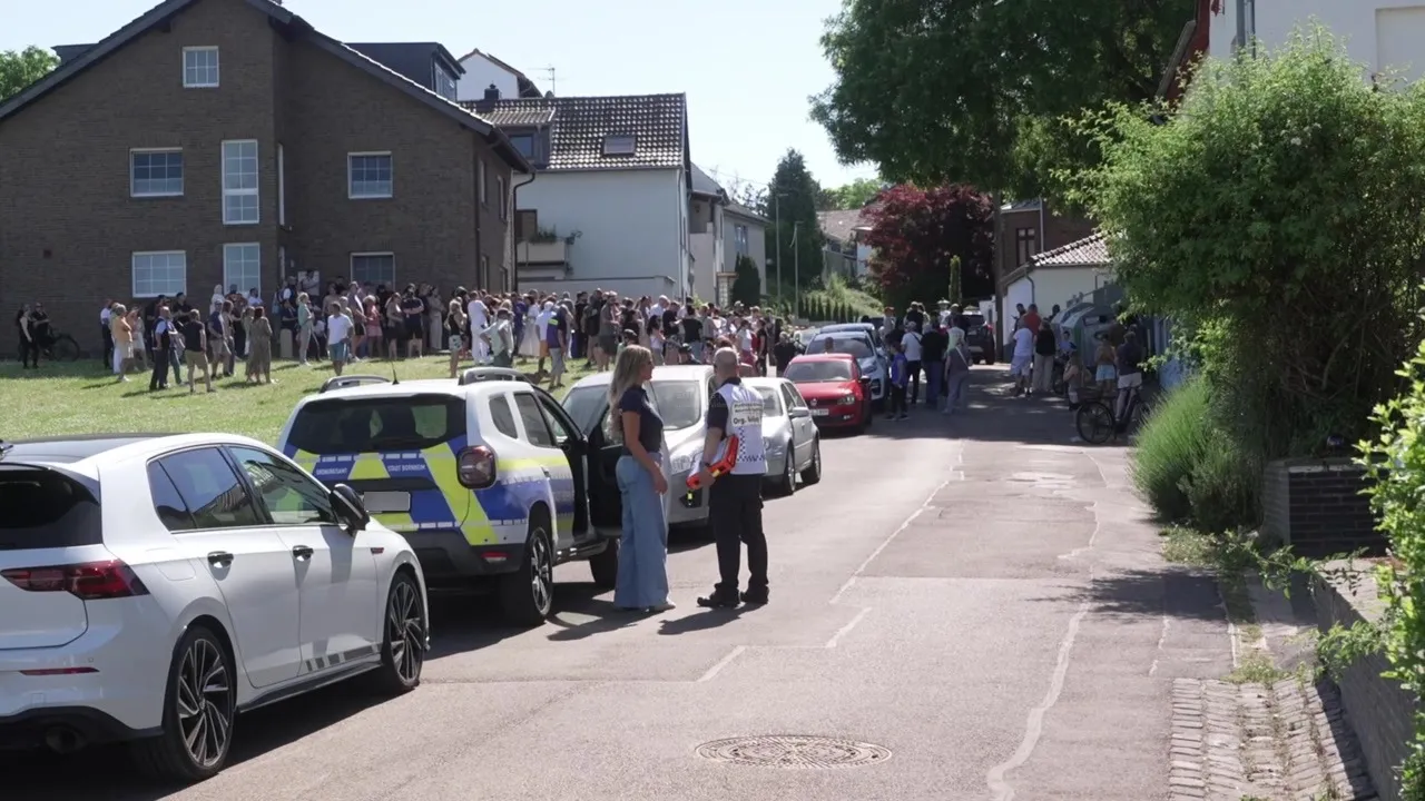 Polizeieinsatz an der Heinrich-Böll-Gesamtschule in Bornheim