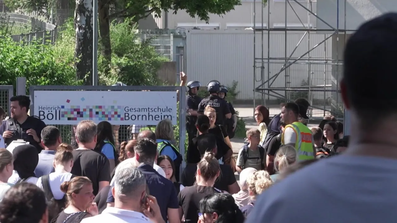 Einsatz der Polizei an Heinrich-Böll-Gesamtschule in Bornheim