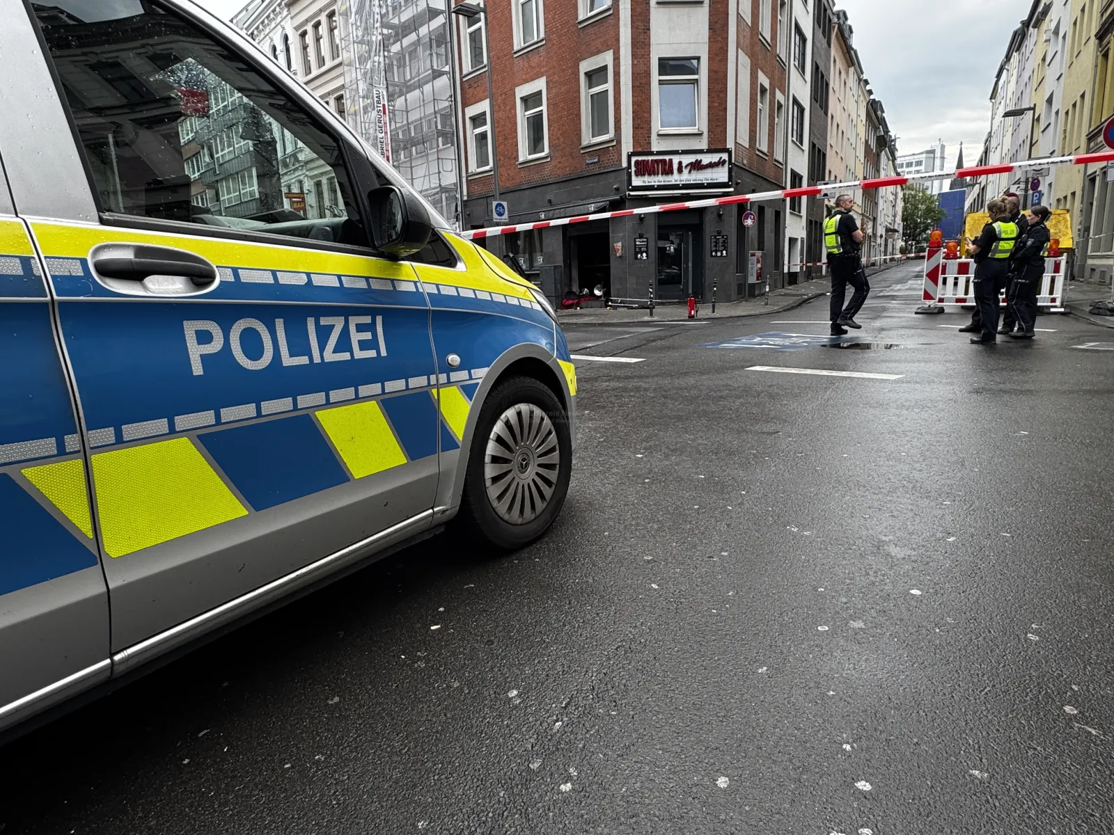 Absperrung nach Explosion am Kölner Friesenwall