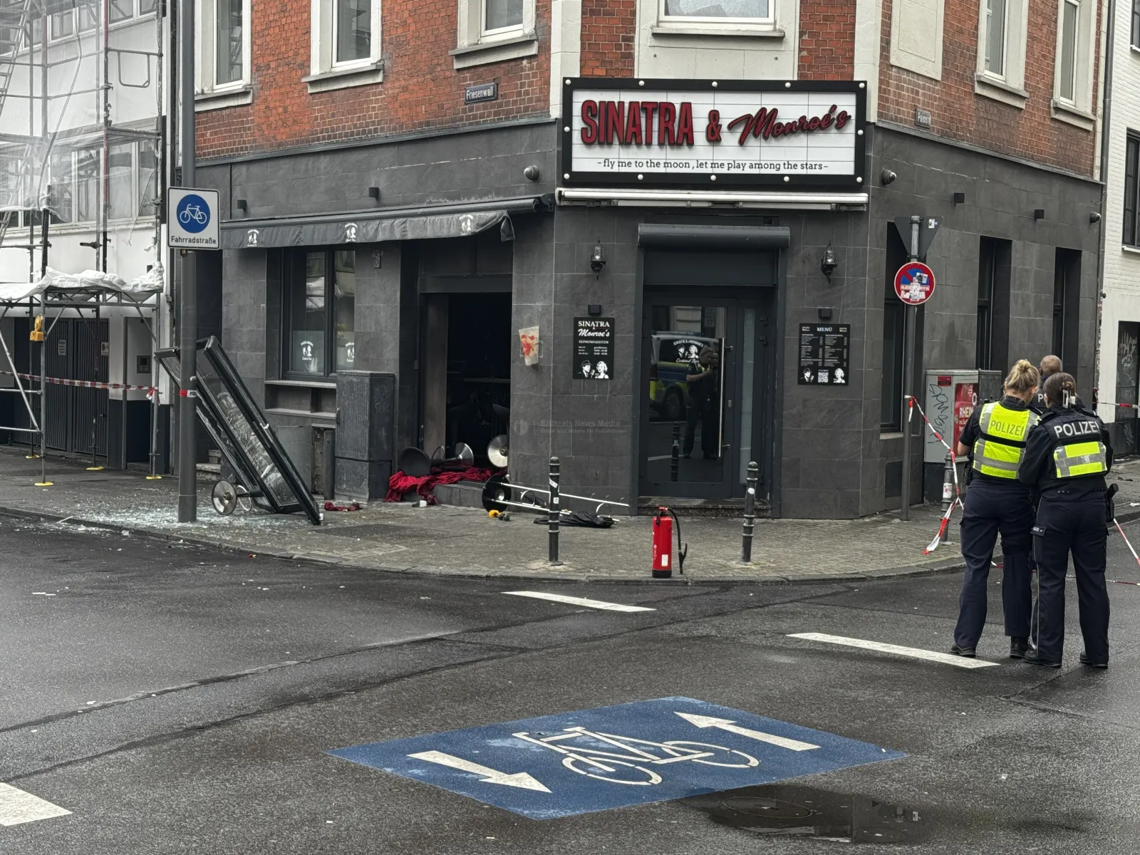Zerstörte Bar nach Explosion am Friesenwall in Köln