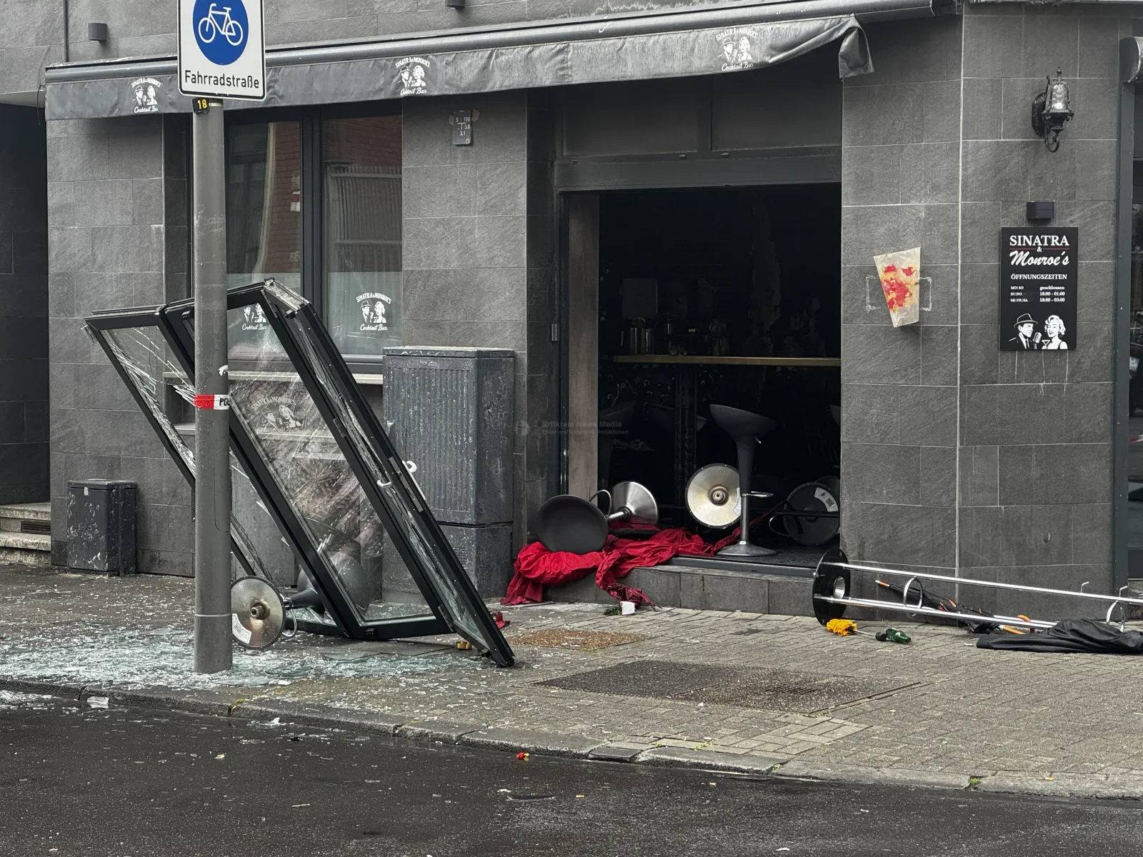 Zerstörte Barfront nach Explosion