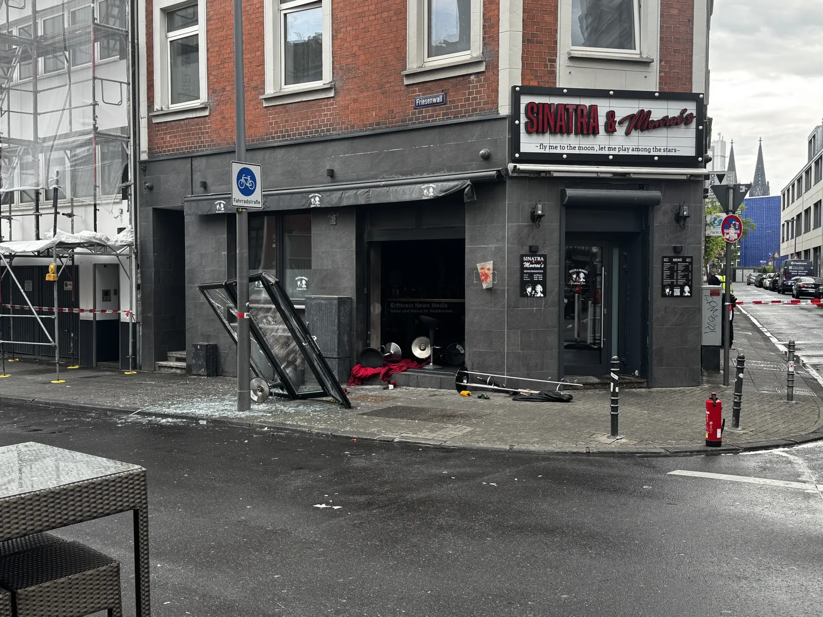 Explosion vor Bar am Friesenwall in Köln