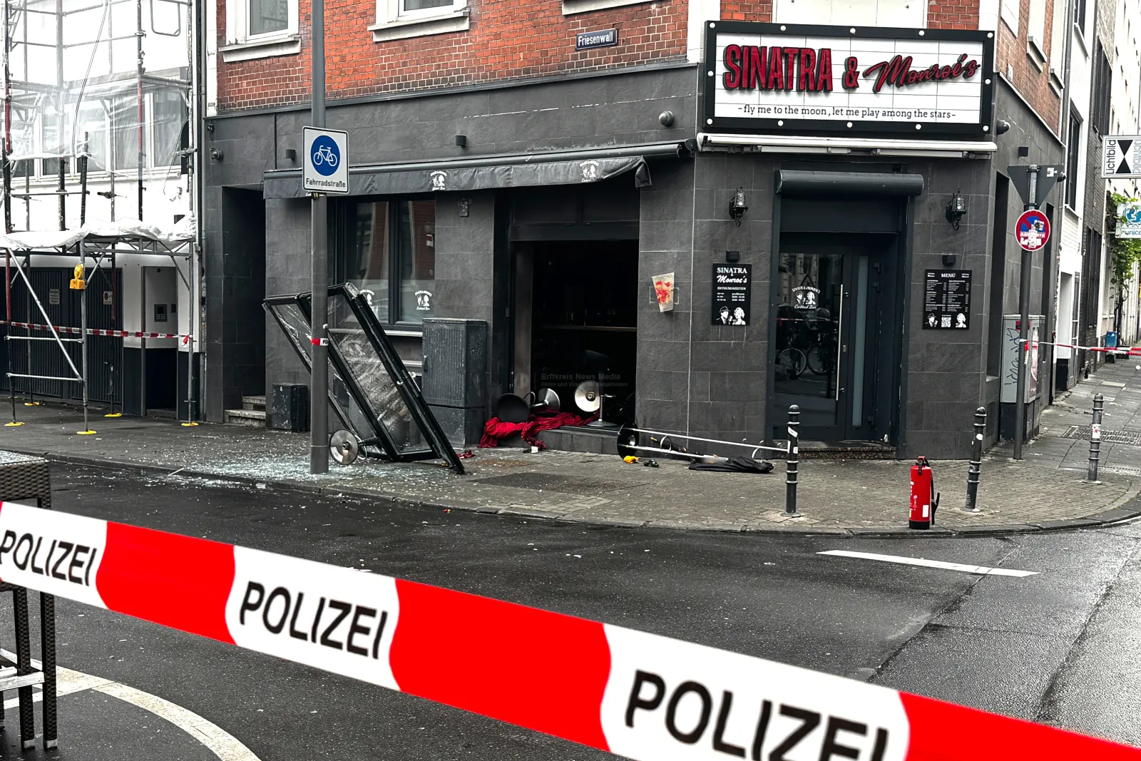 Bar mit Explosion am Friesenwall in Köln abgesperrt