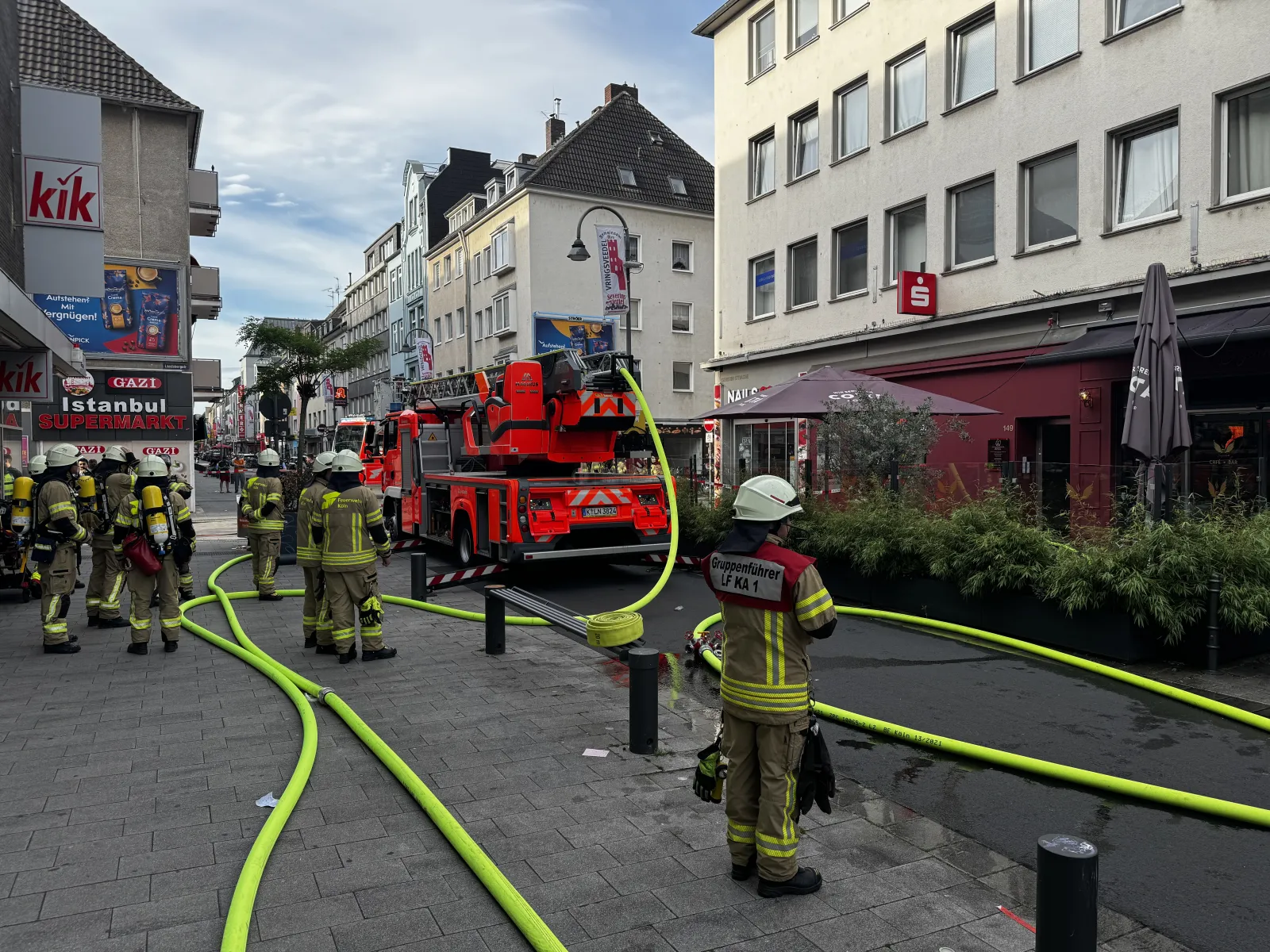 Feuerwehreinsatz bei Wohnungsbrand in Köln