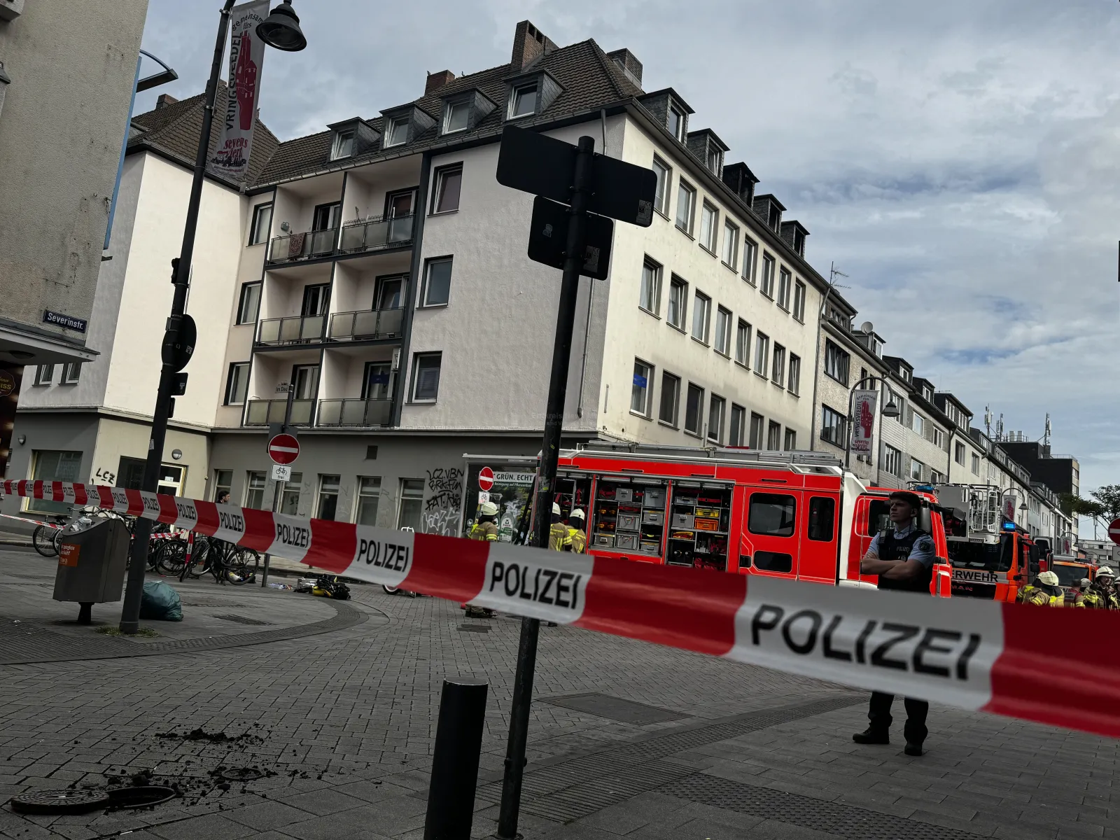 Wohnungsbrand mit Einsatzkräften in Köln