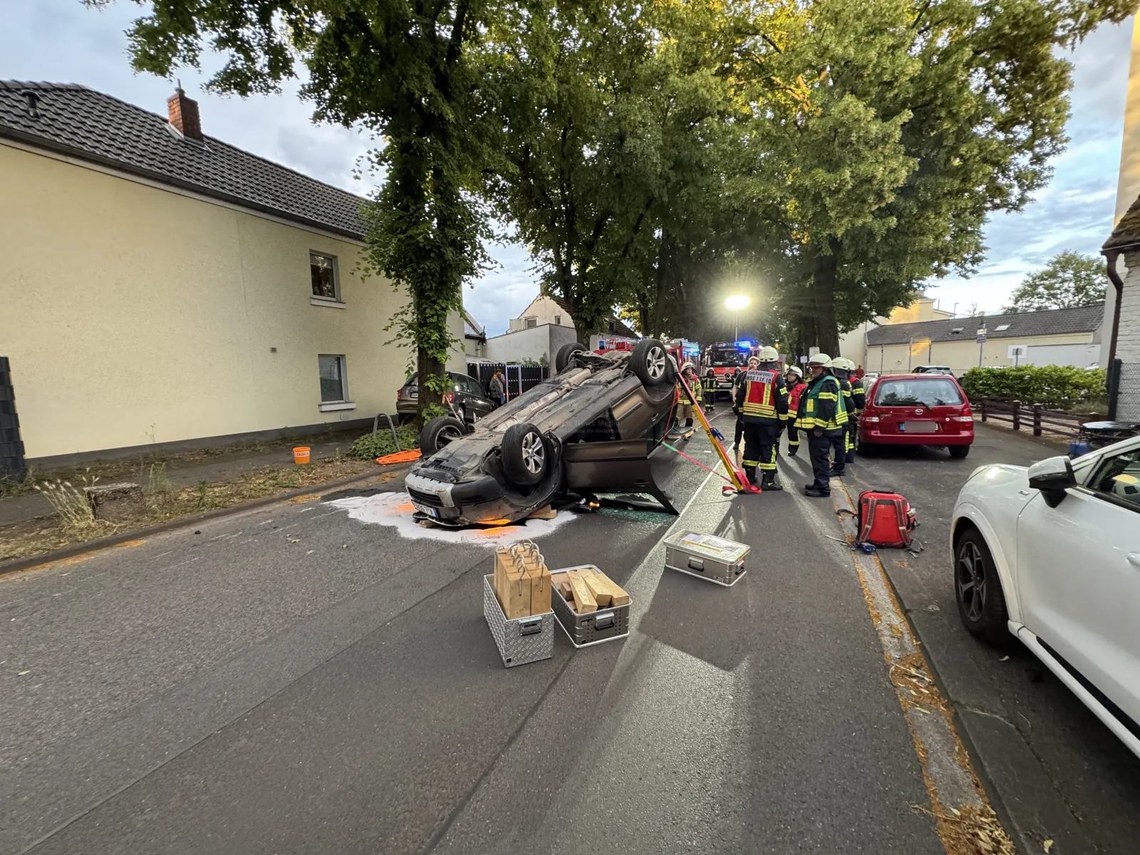 Überschlagener Pkw bei Unfall in Wesseling