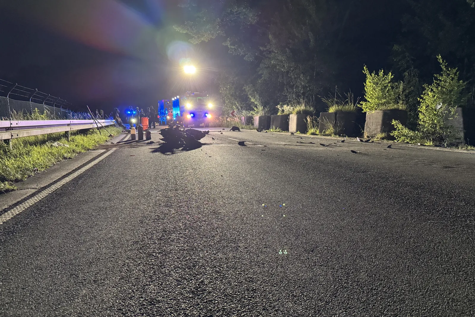 Motorradunfall auf der alten Kölner Straße bei Nacht