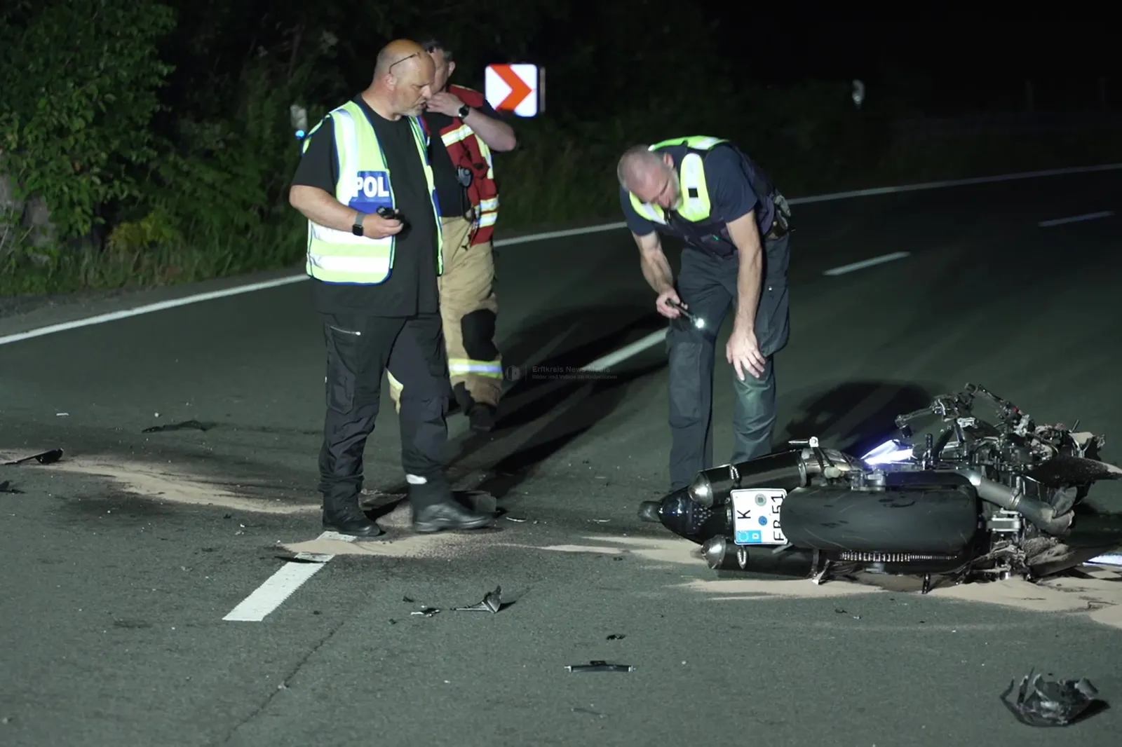 Motorradunfall auf der alten Kölner Straße mit Polizei am Unfallort