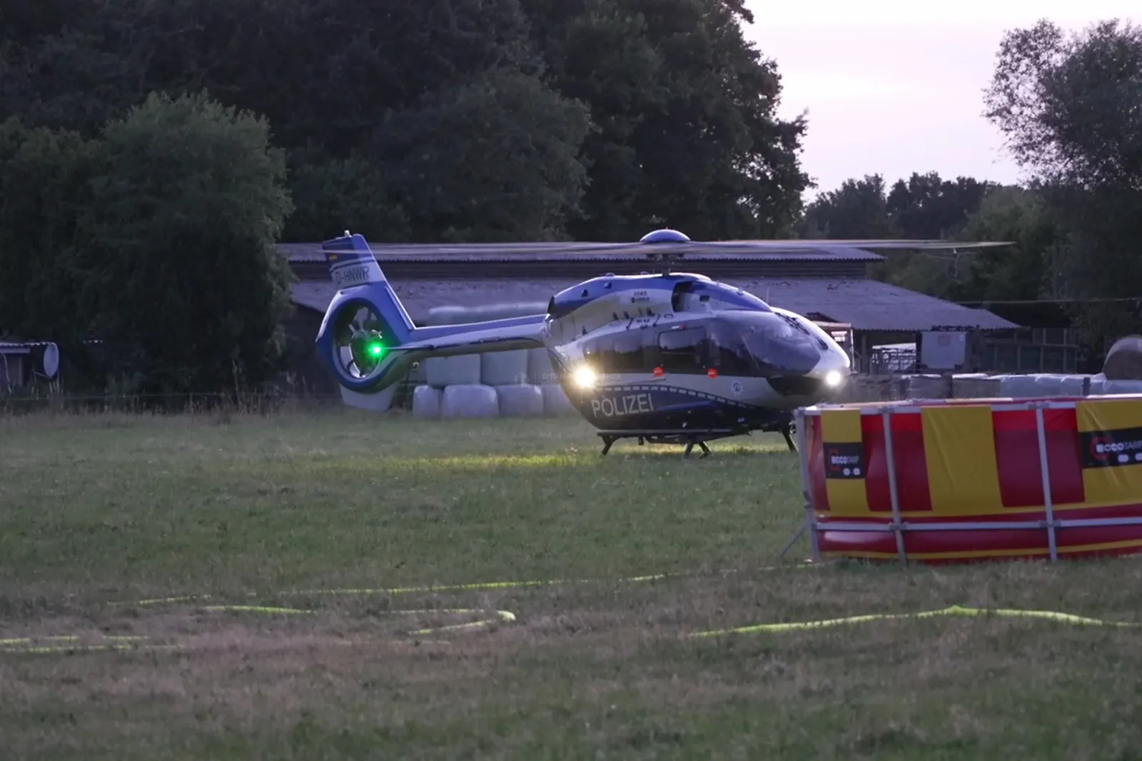 Polizeihubschrauber bei Einsatz in Rösrath
