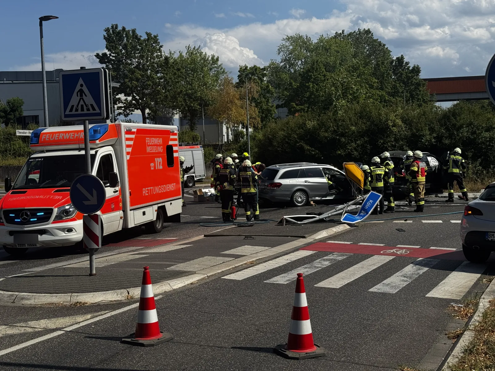 Verkehrsunfall mit Feuerwehreinsatz in Wesseling