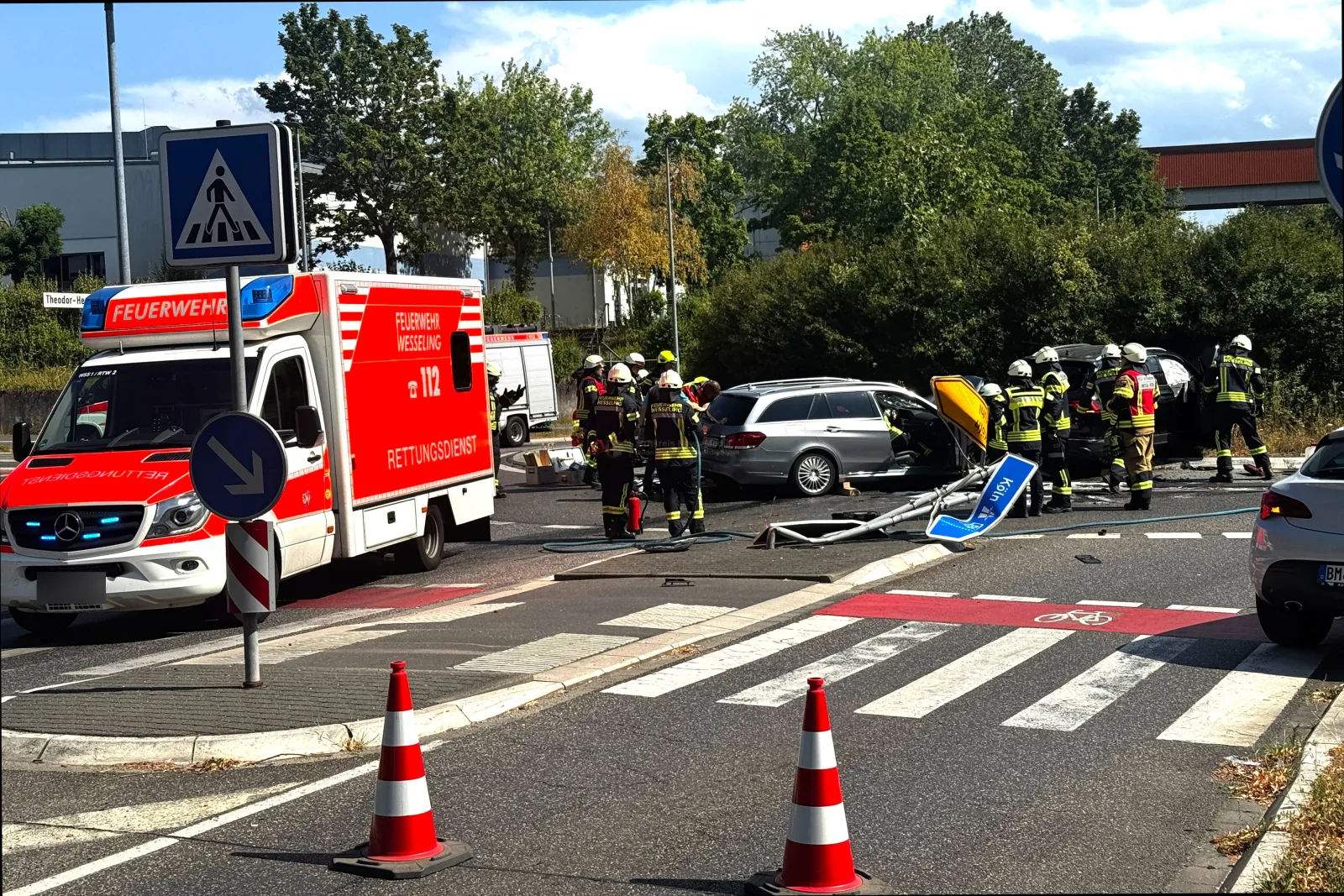 Verkehrsunfall mit Feuerwehreinsatz in Wesseling