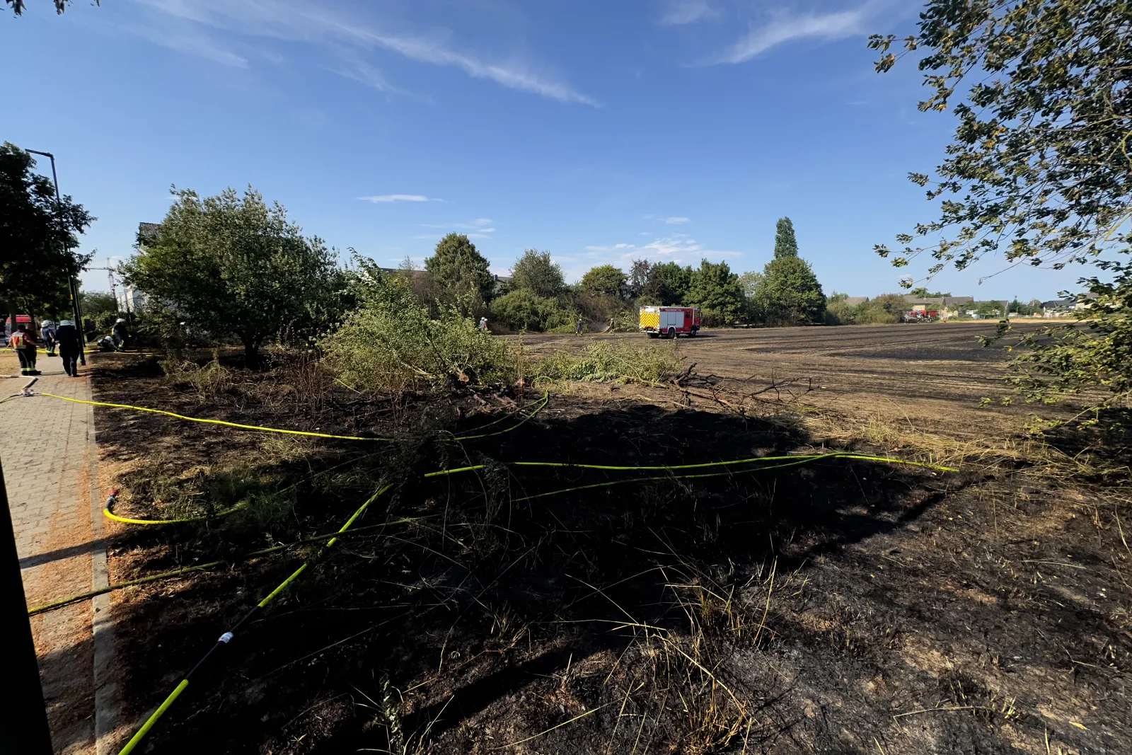 Feldbrand in Kerpen-Sindorf nach Brandbekämpfung