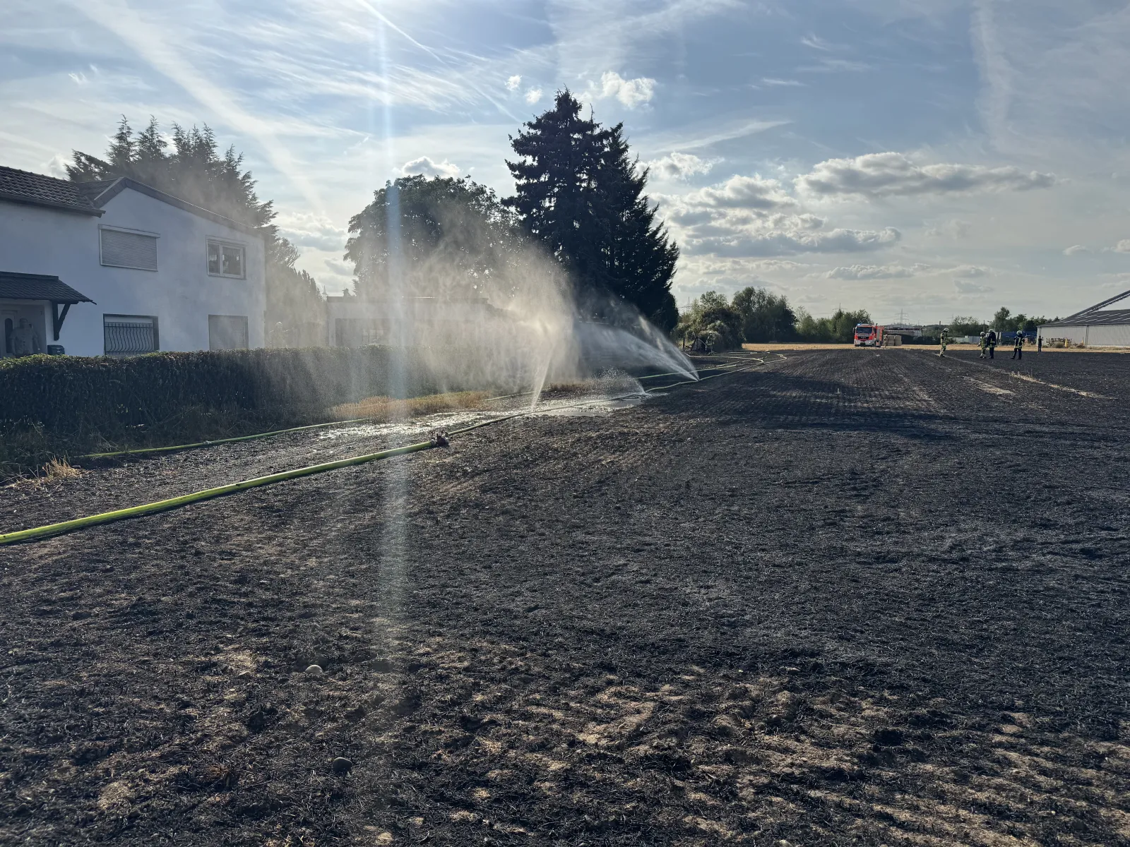 Brandruine mit Feuerwehrsprinklern in Köln Immendorf