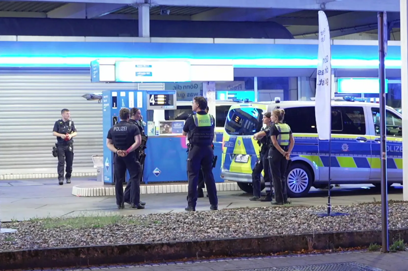 Polizeieinsatz an Aral-Tankstelle in Köln-Mülheim nach Schüssen