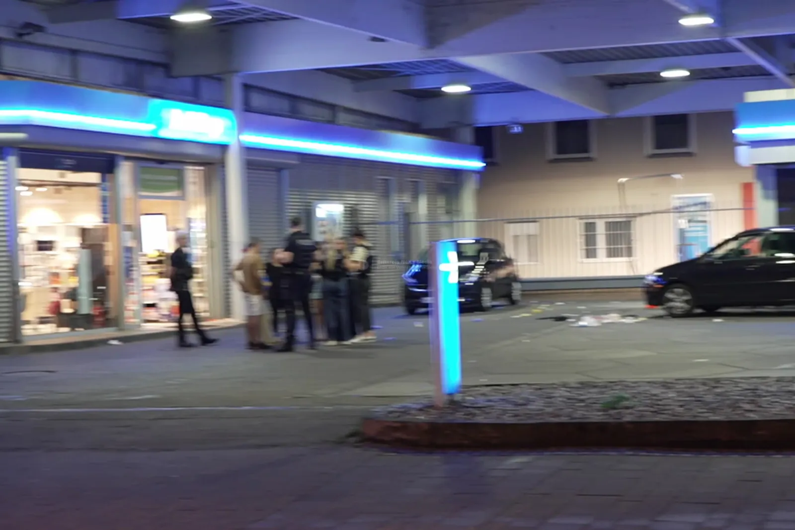 Polizeieinsatz nach Schussverletzungen an Tankstelle in Köln-Mülheim